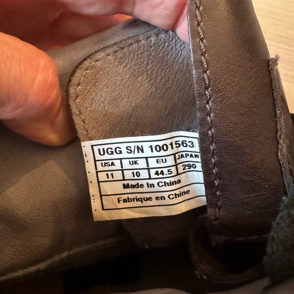 Men's UGG sz 11 preowned waterproof Brown Leather Boots - Picture 9 of 9